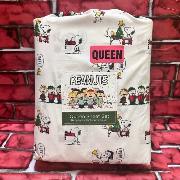 Peanuts Christmas Charlie Brown & Snoopy QUEEN Sheets - Picture 1 of 5